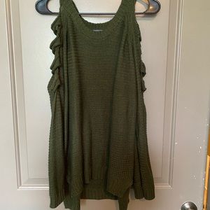 Dark green sweater with open sleeve design